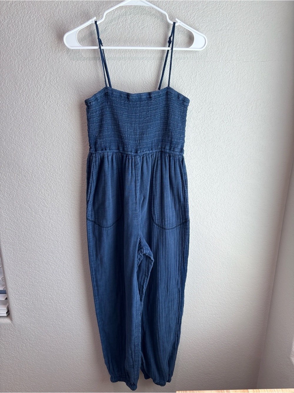 Z Supply Santos Gauze Jogger Jumpsuit Blue Indigo Smocked Women’s Size Small